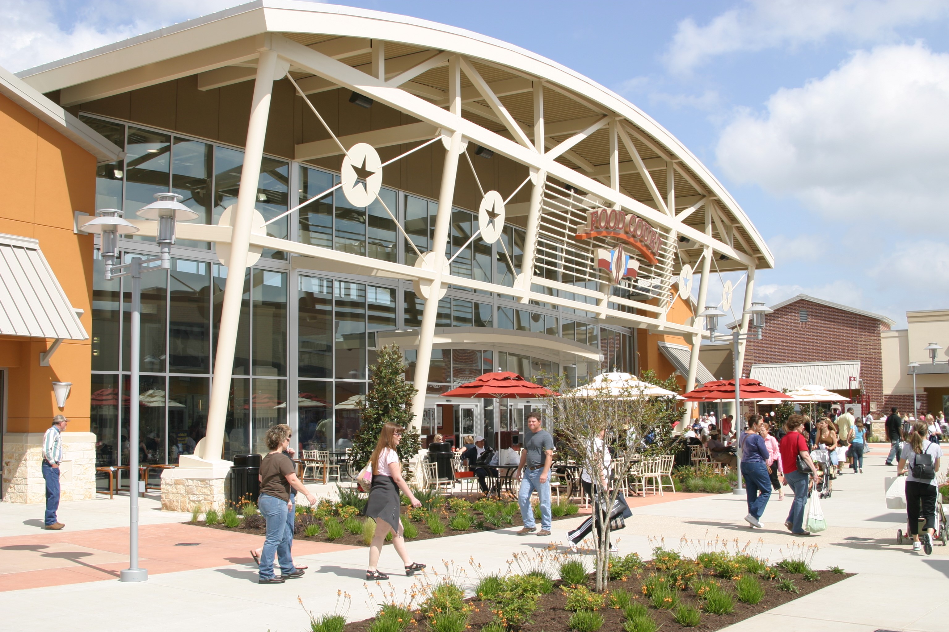 Houston Premium Outlets Reopens